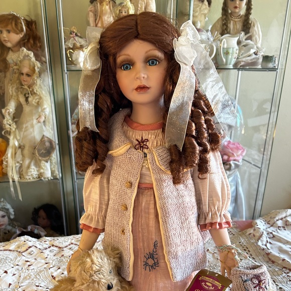 This is Phoebe! She is one of my first dolls of my collection. - Picture 2 of 7